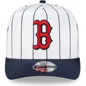 9fifty-a-frame-satin-pinstripe-snapback-kappe-in-weiss-und-marineblau-mit-gebogenem-schirm-von-boston-red-sox-mlb-von-new-era