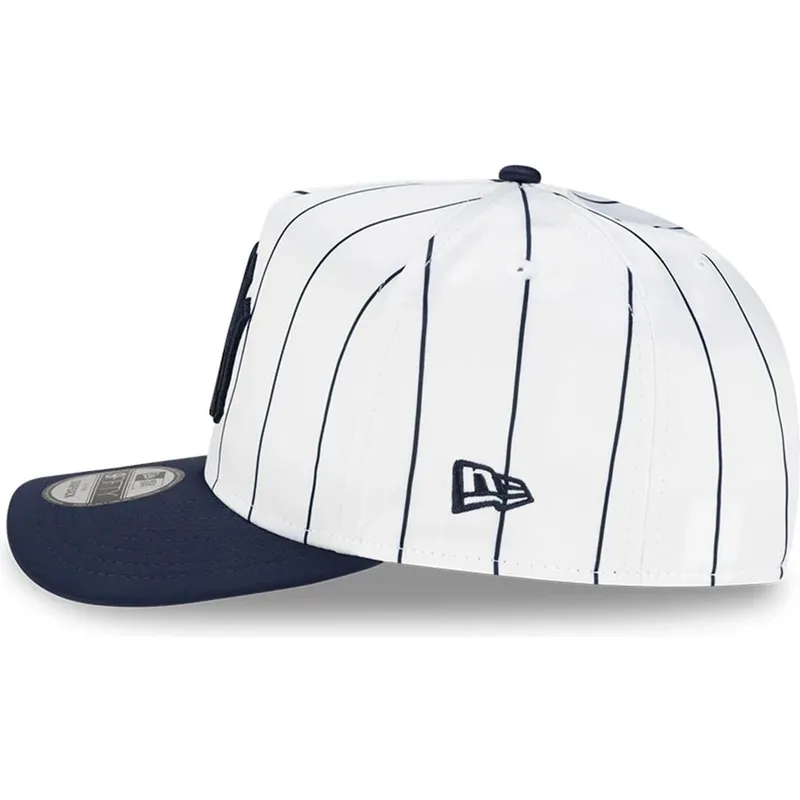 weisse-und-marineblaue-gebogene-snapback-kappe-9fifty-a-frame-satin-pinstripe-der-new-york-yankees-mlb-von-new-era