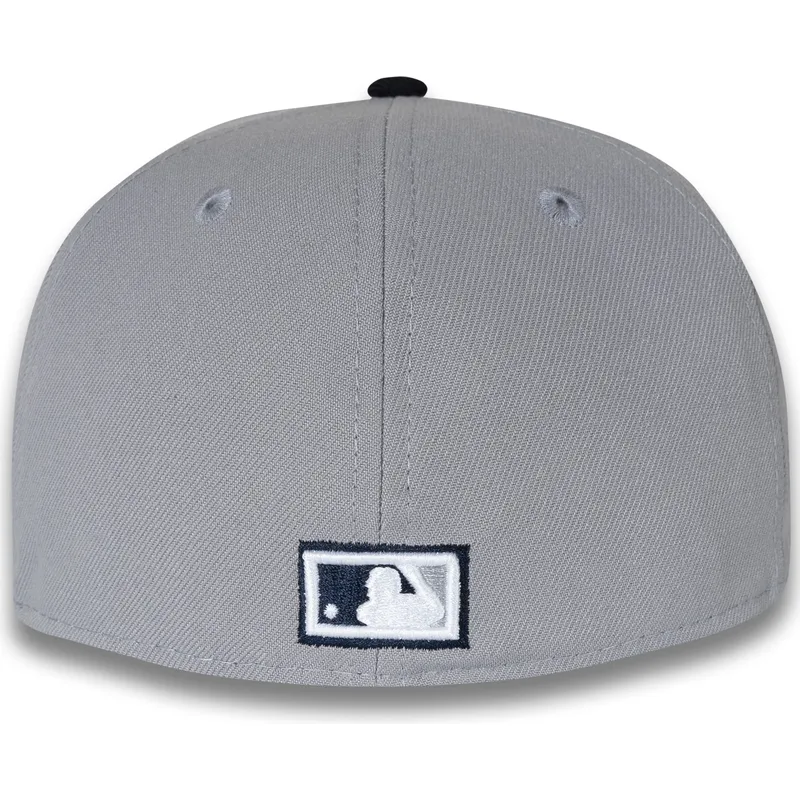 graue-und-marineblaue-anliegende-flatcap-59fifty-world-series-2000-side-patch-der-new-york-yankees-mlb-von-new-era