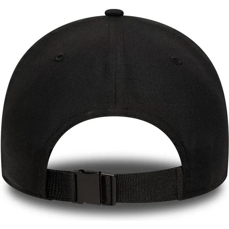 schwarze-verstellbare-curved-cap-9forty-pin-der-chicago-bulls-nba-von-new-era