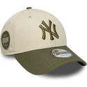 beige-und-grune-verstellbare-curved-cap-9forty-side-patch-der-new-york-yankees-mlb-von-new-era