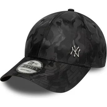 Verstellbare 9FORTY Kappe mit gebogenem Schirm in schwarzem Tarnmuster und New York Yankees MLB Flawless Pin von New Era