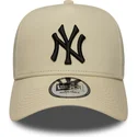 beige-gebogene-snapback-kappe-9forty-e-frame-side-patch-der-new-york-yankees-mlb-von-new-era