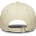 beige-gebogene-verstellbare-damenkappe-mit-rosa-logo-9forty-league-essential-der-new-york-yankees-mlb-von-new-era