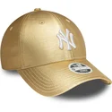 new-era-9forty-new-york-yankees-mlb-verstellbare-damenkappe-mit-gebogenem-schirm-in-metallic-gold