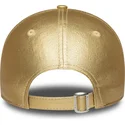 goldene-gebogene-verstellbare-damenkappe-9forty-metallic-der-new-york-yankees-mlb-von-new-era
