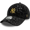verstellbare-schwarze-damenkappe-mit-gebogenem-schirm-und-gelbem-logo-9forty-leo-velour-metallic-der-new-york-yankees-mlb-von-ne