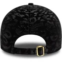 verstellbare-schwarze-damenkappe-mit-gebogenem-schirm-und-gelbem-logo-9forty-leo-velour-metallic-der-new-york-yankees-mlb-von-ne