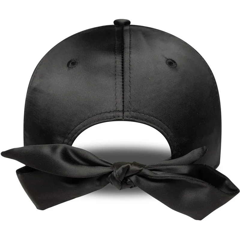 schwarze-verstellbare-curved-cap-fur-damen-mit-schwarzem-logo-9forty-satin-bow-back-der-new-york-yankees-mlb-von-new-era