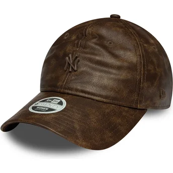 Verstellbare braune Damenkappe mit gebogenem Schirm und braunem Logo 9TWENTY Worn PU der New York Yankees MLB von New Era