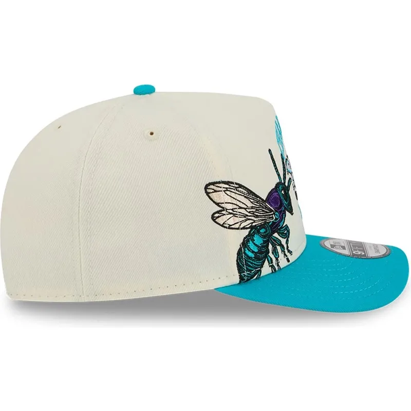 beige-und-blaue-gebogene-snapback-kappe-9fifty-a-frame-precurved-hardwood-classics-der-charlotte-hornets-nba-von-new-era