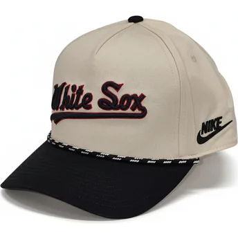 Nike MLB Chicago White Sox Rise Structured Snapback Kappe in Beige und Schwarz