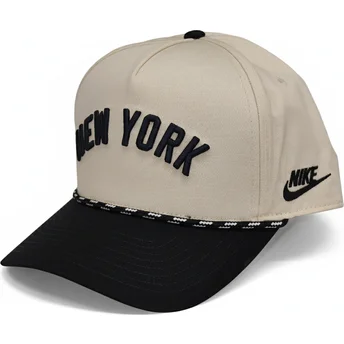 Beige und schwarze Snapback-Kappe mit gebogenem Schirm, Rise Structured New York Yankees MLB von Nike