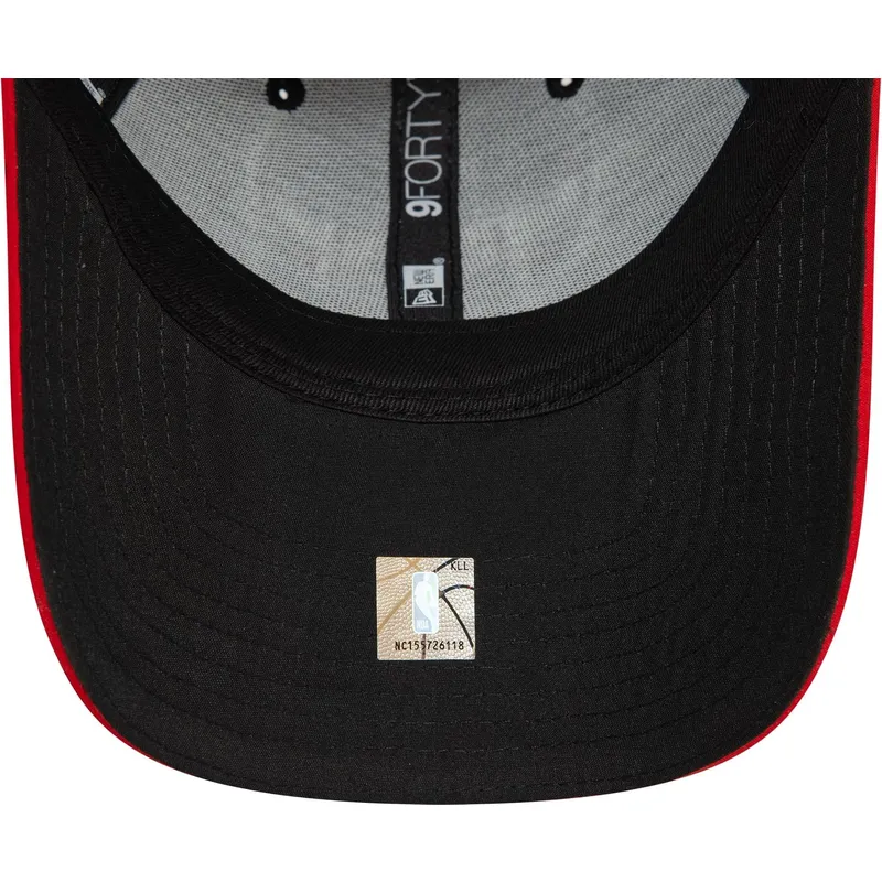 new-era-curved-brim-9forty-microfibre-chicago-bulls-nba-black-adjustable-cap