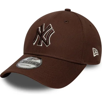 Braune verstellbare Curved Cap mit braunem Logo 9FORTY Outline der New York Yankees MLB von New Era