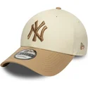 beige-und-braune-verstellbare-curved-cap-mit-braunem-logo-9forty-colour-block-der-new-york-yankees-mlb-von-new-era