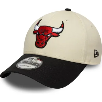 Beige und schwarze verstellbare Curved Cap 9FORTY Colour Block der Chicago Bulls NBA von New Era