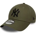 grune-verstellbare-curved-cap-mit-schwarzem-logo-9forty-league-essential-der-new-york-yankees-mlb-von-new-era