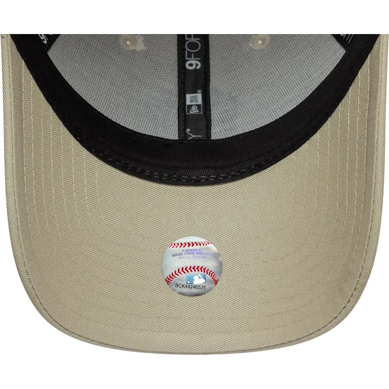 beige-gebogene-verstellbare-kappe-9forty-camo-infill-der-new-york-yankees-mlb-von-new-era