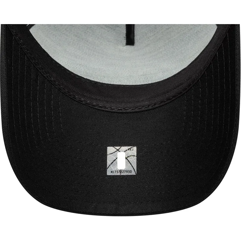 schwarze-gebogene-snapback-kappe-9forty-e-frame-metallic-der-los-angeles-lakers-nba-von-new-era