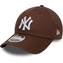 braune-gebogene-snapback-kappe-9forty-m-crown-der-new-york-yankees-mlb-von-new-era