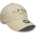 beige-verstellbare-curved-cap-fur-damen-9forty-sequin-wordmark-der-new-york-yankees-mlb-von-new-era