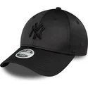 schwarze-gebogene-snapback-kappe-mit-schwarzem-logo-fur-damen-9forty-satin-der-new-york-yankees-mlb-von-new-era