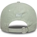 hellgrune-verstellbare-curved-cap-mit-grunem-logo-fur-damen-9forty-m-crown-pastel-cord-der-new-york-yankees-mlb-von-new-era