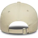 beige-verstellbare-curved-cap-mit-beigem-logo-fur-damen-9twenty-league-essential-midi-der-los-angeles-dodgers-mlb-von-new-era