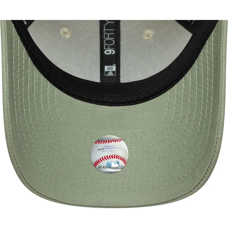 new-era-curved-brim-youth-9forty-league-essential-new-york-yankees-mlb-beige-and-green-adjustable-cap