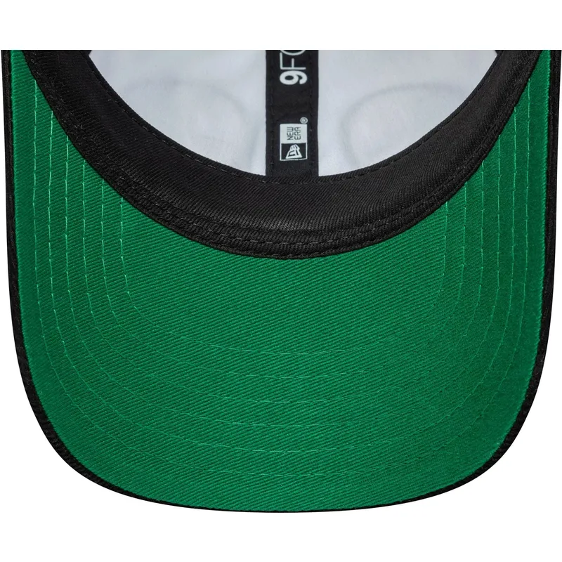 weisse-und-schwarze-verstellbare-gebogene-kappe-fur-kleinkinder-9forty-cord-ears-von-new-era