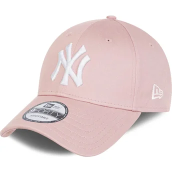 hellrosa-verstellbare-curved-cap-mit-weissem-logo-9forty-league-essential-von-new-york-yankees-mlb-von-new-era