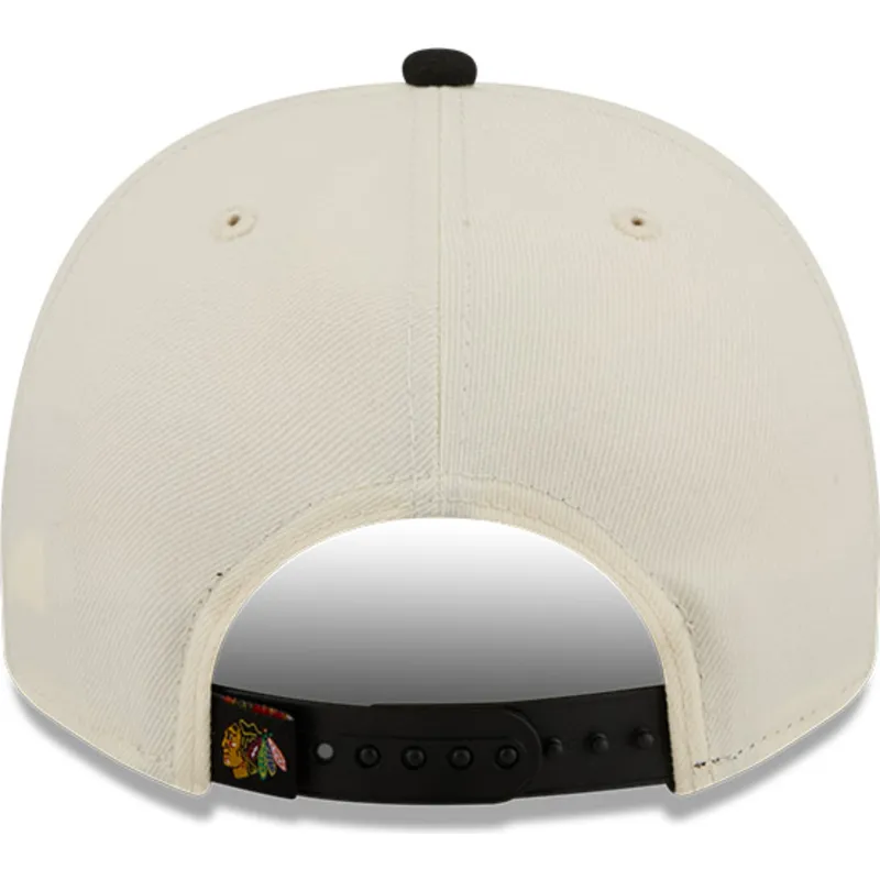 beige-und-schwarze-gebogene-snapback-kappe-9fifty-a-frame-classic-der-chicago-blackhawks-nhl-von-new-era