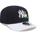 marineblaue-gebogene-snapback-kappe-9seventy-stretch-snap-flower-der-new-york-yankees-mlb-von-new-era