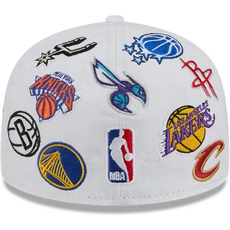 weisse-enganliegende-59fifty-all-over-flat-cap-von-nba-von-new-era
