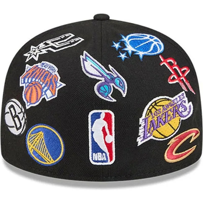 schwarze-enganliegende-59fifty-all-over-flatcap-von-nba-von-new-era