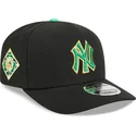 schwarze-gebogene-snapback-kappe-9seventy-stretch-snap-saint-patrick-s-day-der-new-york-yankees-mlb-von-new-era