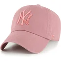 gorra-curva-rosa-ajustable-con-logo-rosa-clean-up-de-new-york-yankees-mlb-de-47-brand