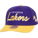 violette-und-gelbe-gebogene-kappe-snapback-team-script-20-pro-der-los-angeles-lakers-nba-von-mitchell-ness