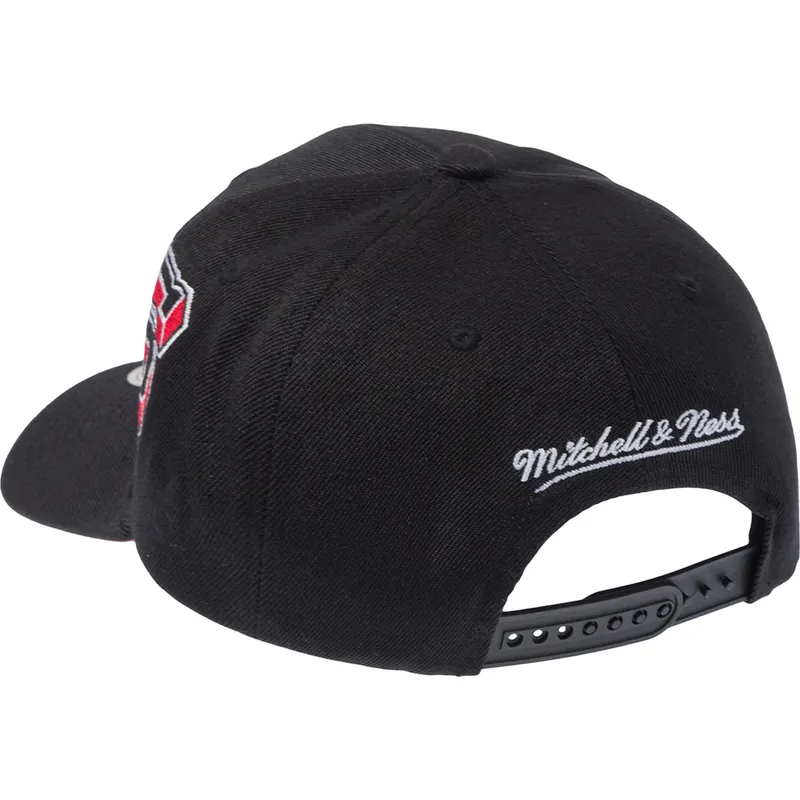 schwarze-gebogene-snapback-kappe-hyper-type-pro-der-chicago-bulls-nba-von-mitchell-ness