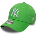 grune-gebogene-verstellbare-kappe-fur-kinder-9forty-essential-von-new-york-yankees-mlb-von-new-era