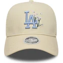 beige-trucker-cap-mit-blauem-logo-fur-damen-9forty-a-frame-floral-der-los-angeles-dodgers-mlb-von-new-era