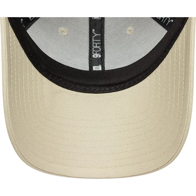 beige-verstellbare-curved-cap-fur-damen-9forty-beaded-von-new-era