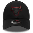 schwarze-verstellbare-curved-cap-mit-schwarzem-logo-9forty-team-outline-der-chicago-bulls-nba-von-new-era