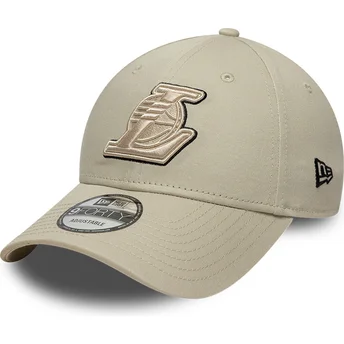 Beige verstellbare Curved Cap mit beigem Logo 9FORTY Team Outline der Los Angeles Lakers NBA von New Era