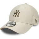 beige-verstellbare-trucker-kappe-mit-grunem-logo-9forty-homefield-midi-der-new-york-yankees-mlb-von-new-era