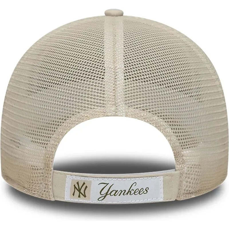 beige-verstellbare-trucker-kappe-mit-grunem-logo-9forty-homefield-midi-der-new-york-yankees-mlb-von-new-era