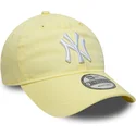 gelbe-helle-gebogene-verstellbare-kappe-9twenty-league-essential-von-new-york-yankees-mlb-von-new-era