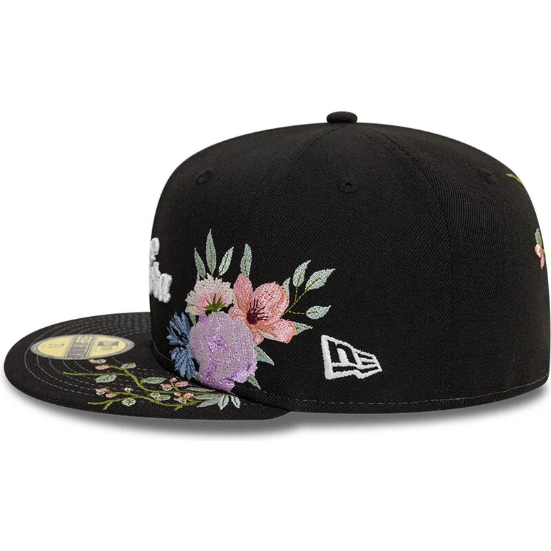 schwarze-anliegende-59fifty-floral-emb-flatcap-von-new-era