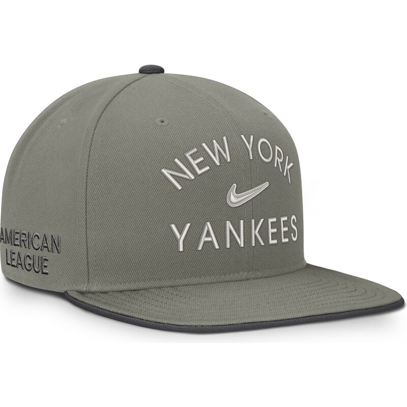 grune-flache-snapback-kappe-dri-fit-pro-structured-square-bill-der-new-york-yankees-mlb-von-nike